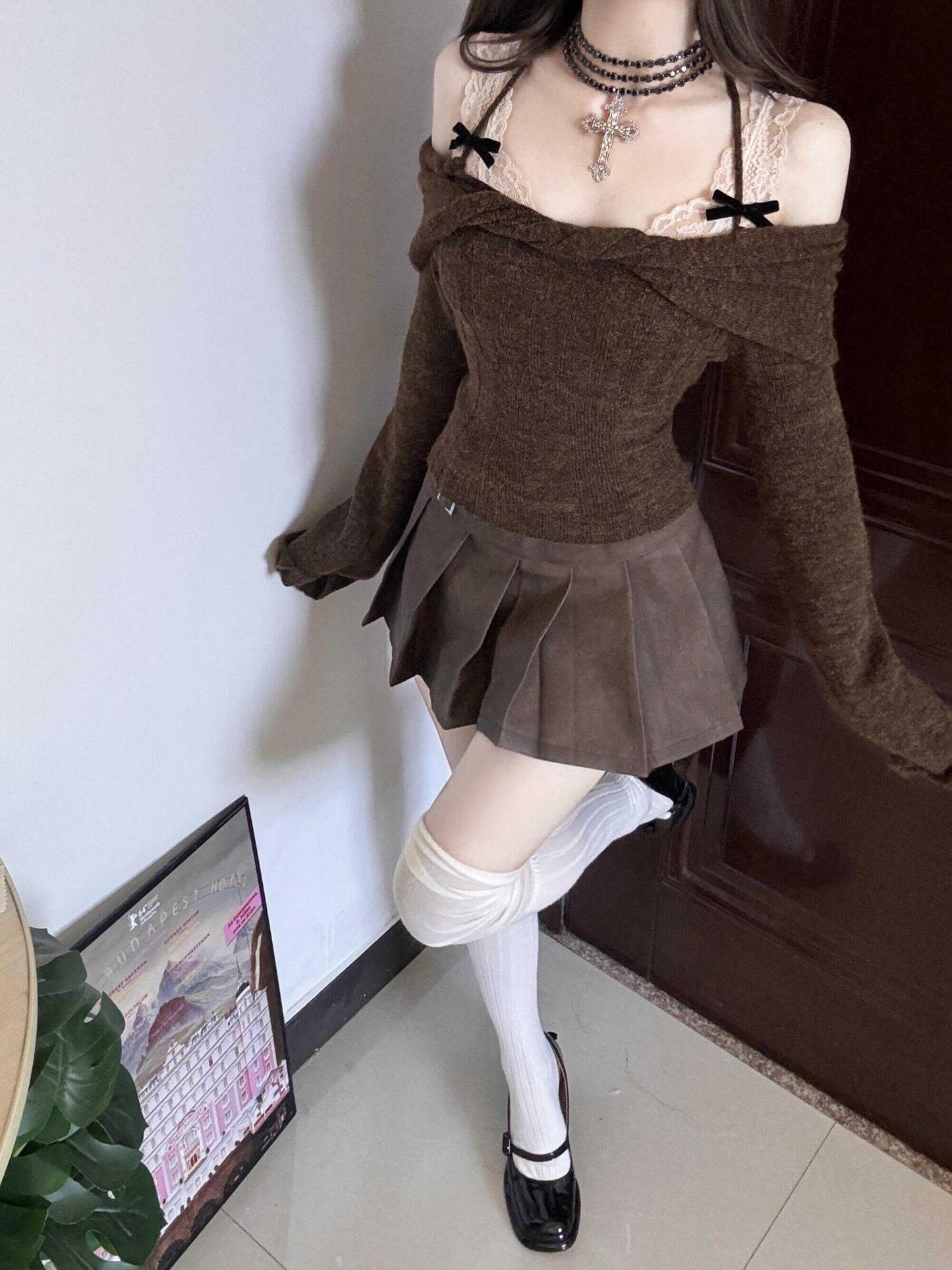 retro one-shoulder bows brown sweater