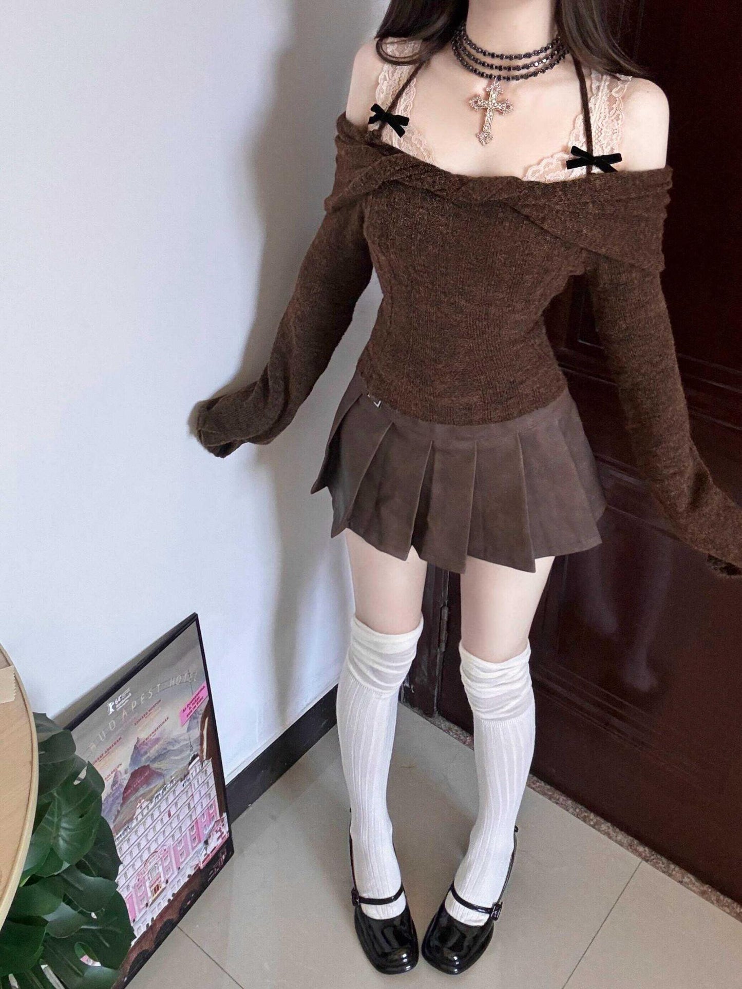 retro one-shoulder bows brown sweater