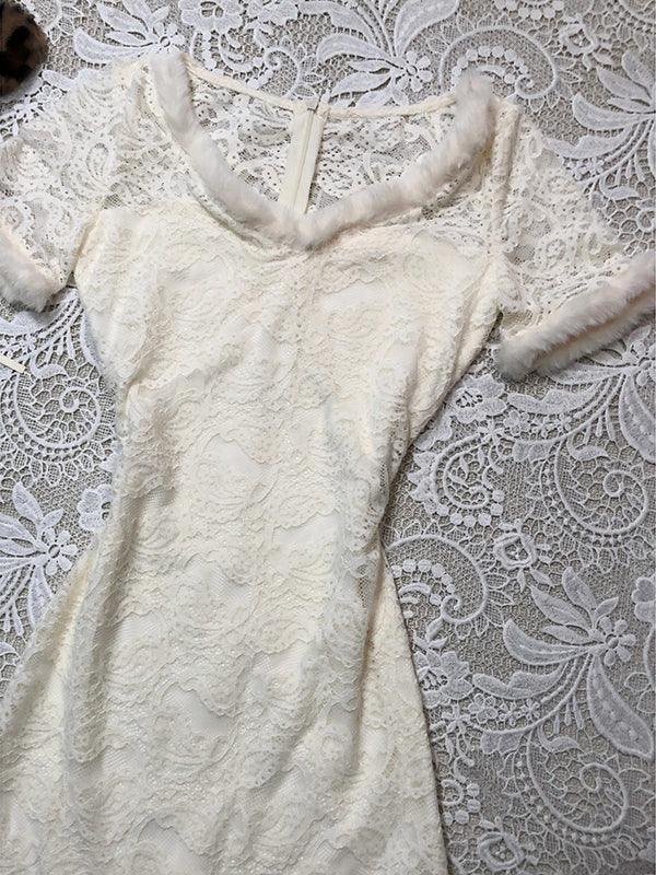 white V-neck small fragrant dress