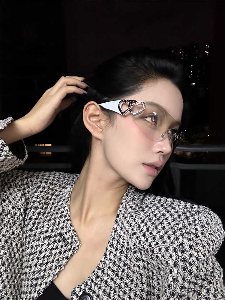 Y2K Retro Heart Shape Sunglasses