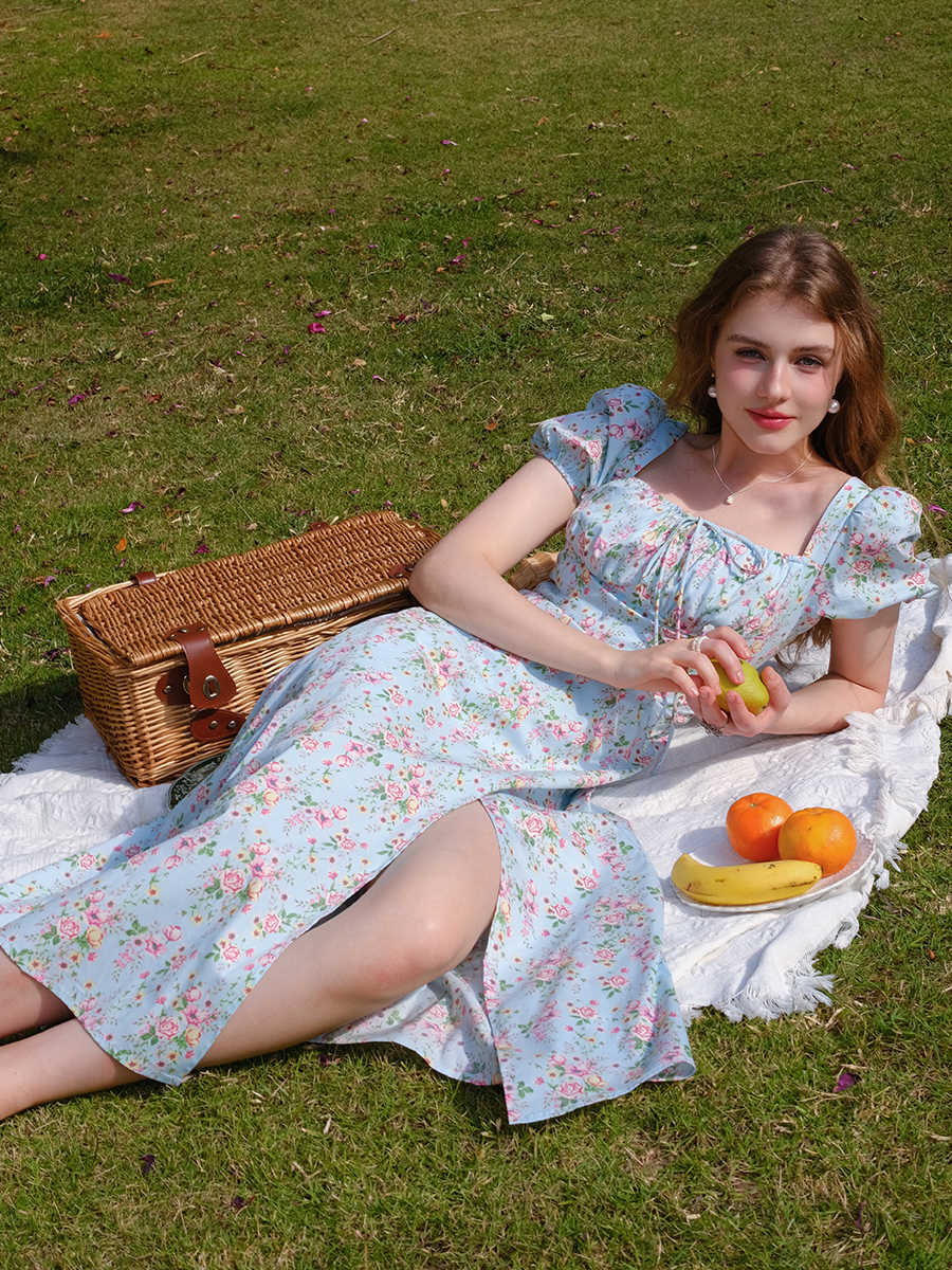 Cottage Floral Puff-sleeved Dress