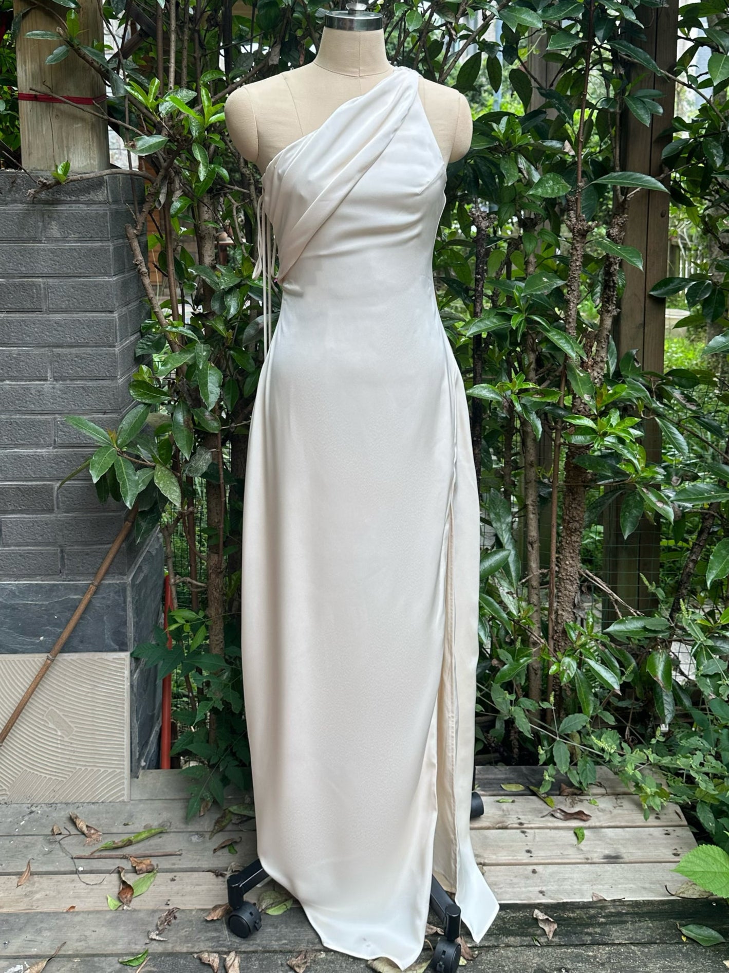 Satin Oblique Shoulder Backless Dress