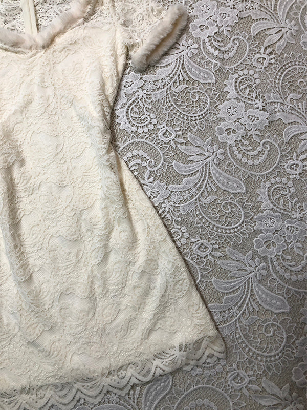 white V-neck small fragrant dress