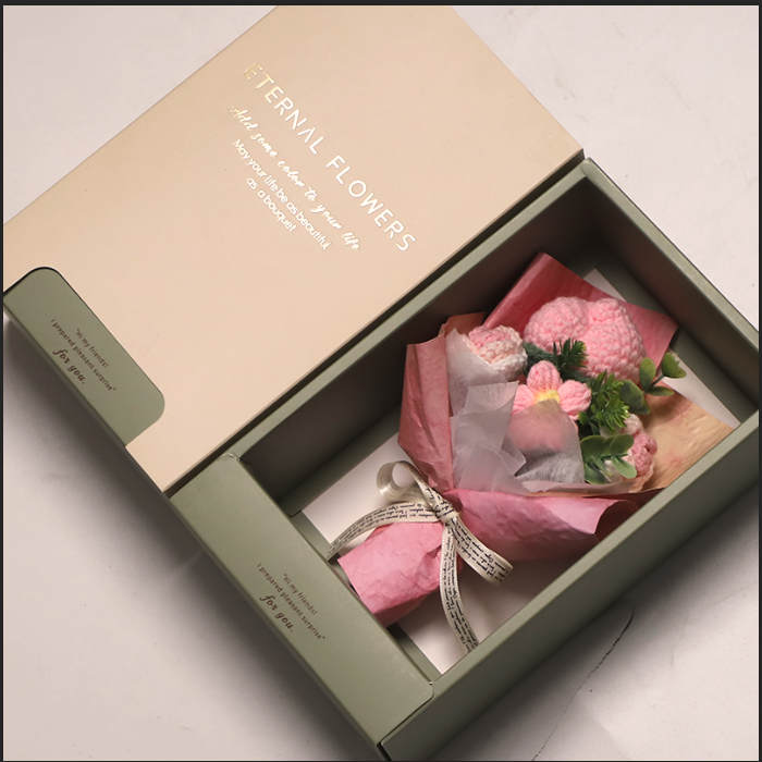 handmade knitted wool flower bouquet