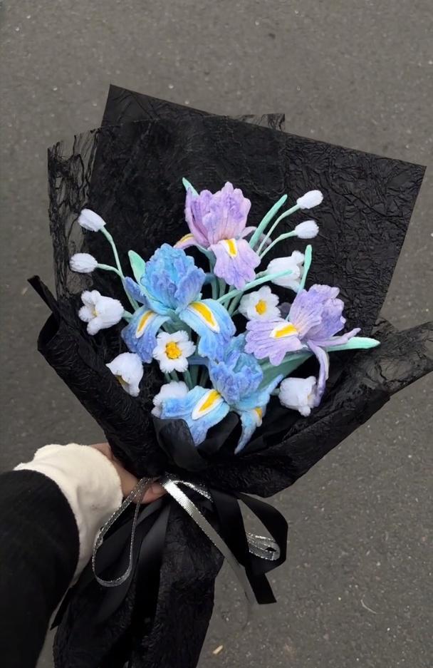 handmade twist stick blue rose bouquet