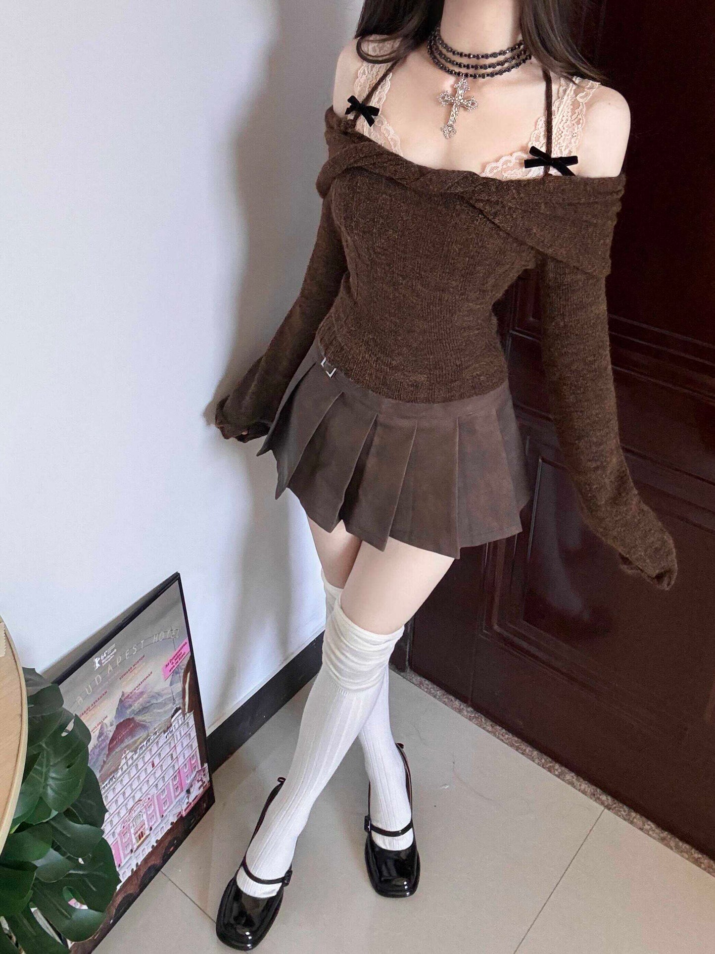 retro one-shoulder bows brown sweater