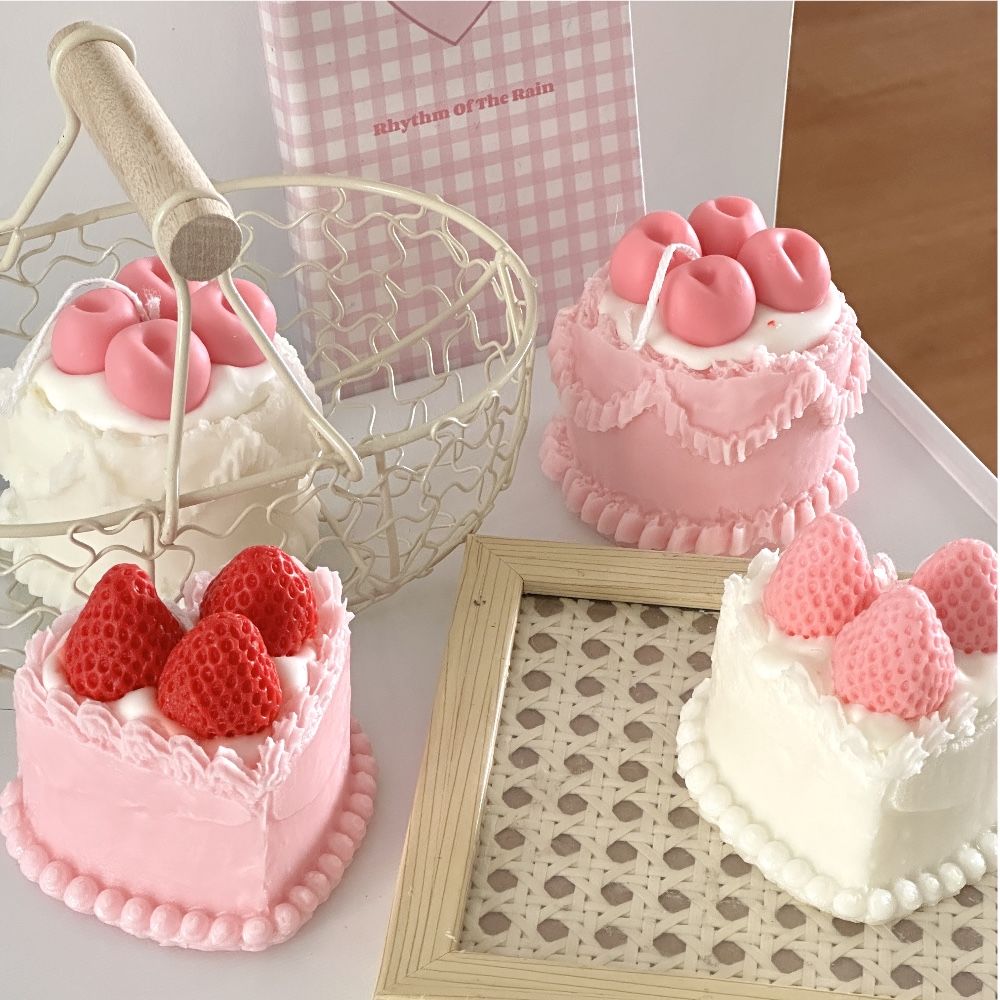 Decorated cake scented candle