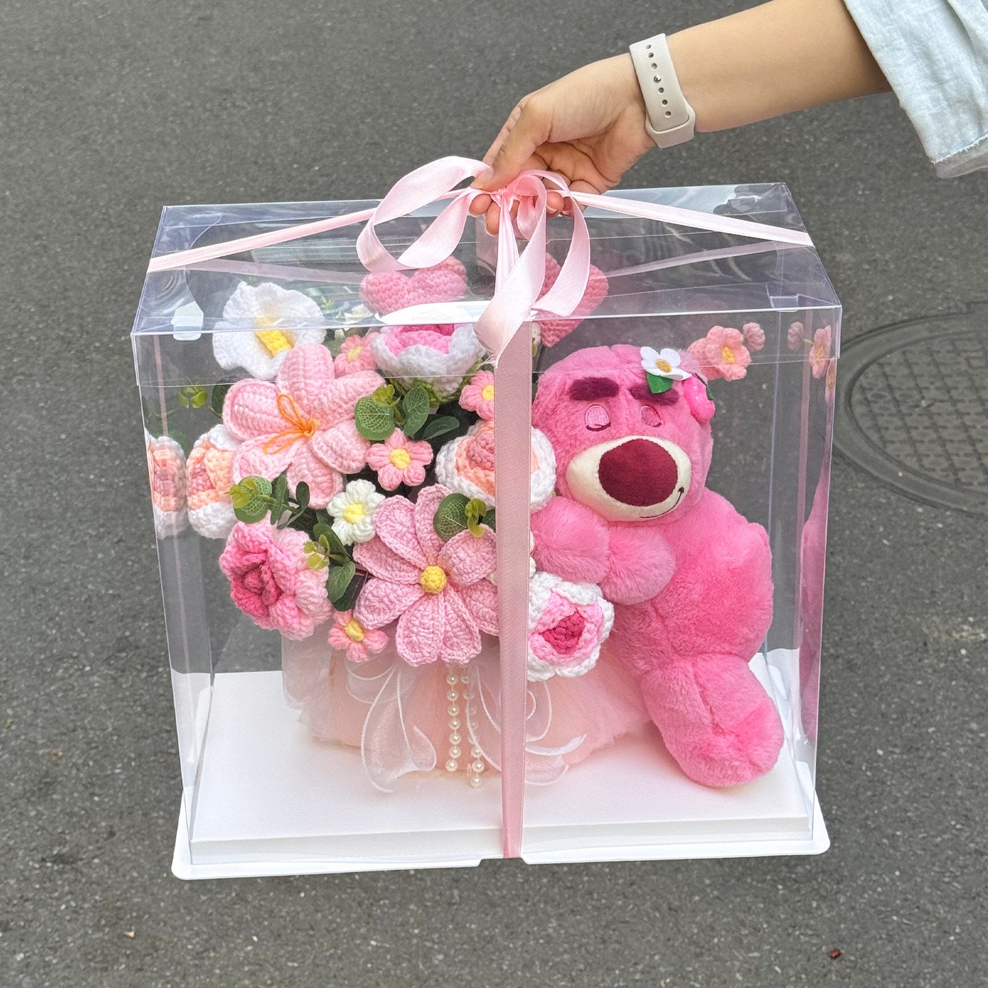 hug bear knitted rose bouquet