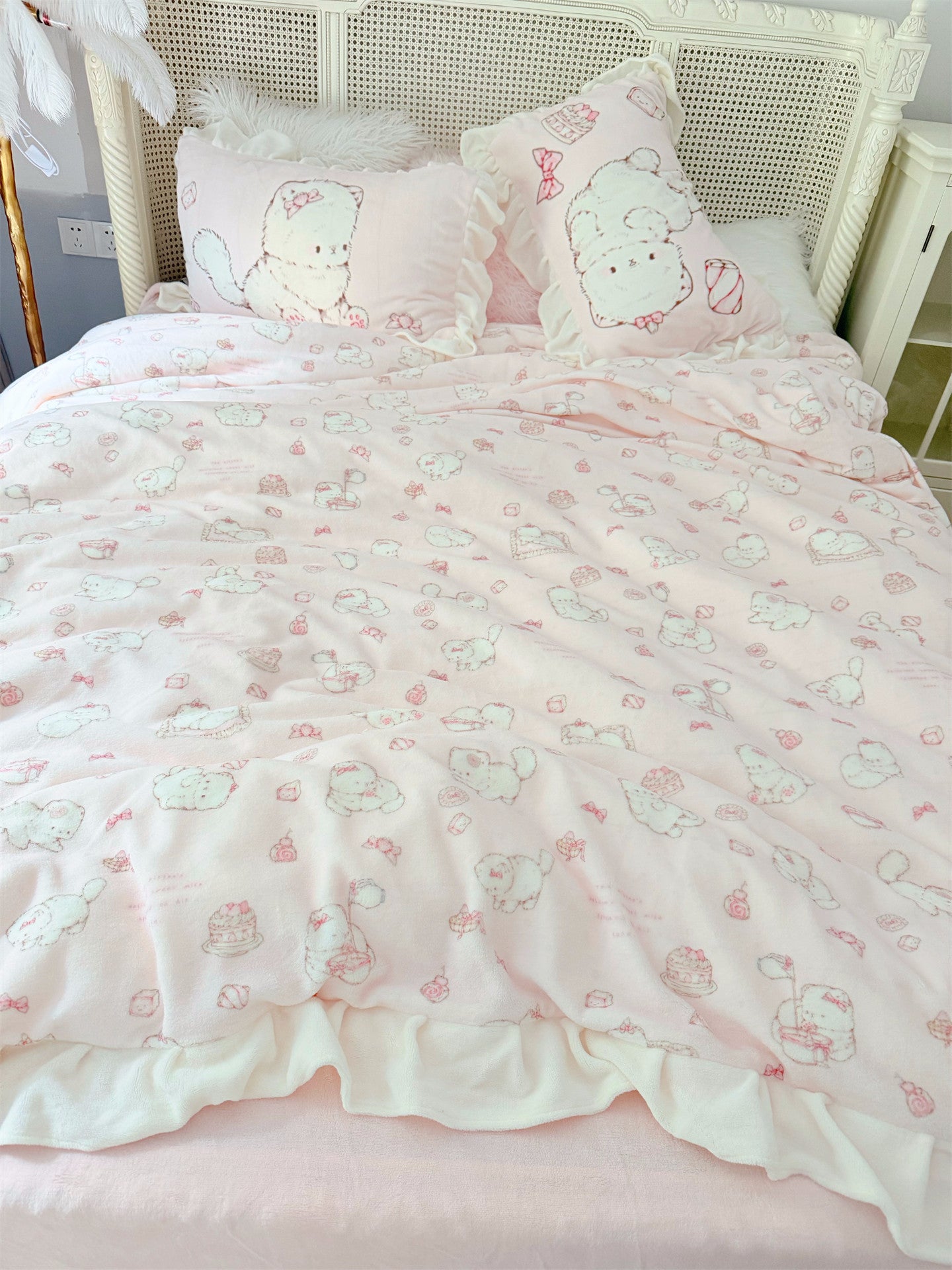Lolita pink kitten bed sheet set of four