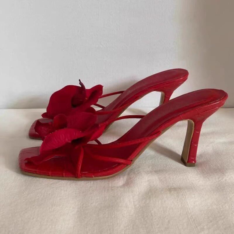 Flower-Decorated Toe Loop High Heel Sandals