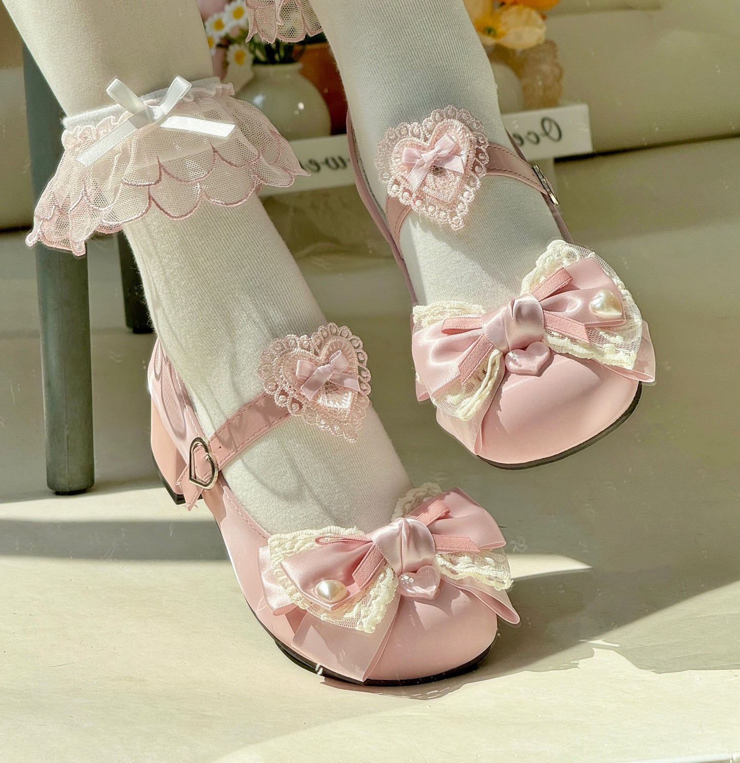 Cream Sweetheart Cat Eyelid Lolita Shoes