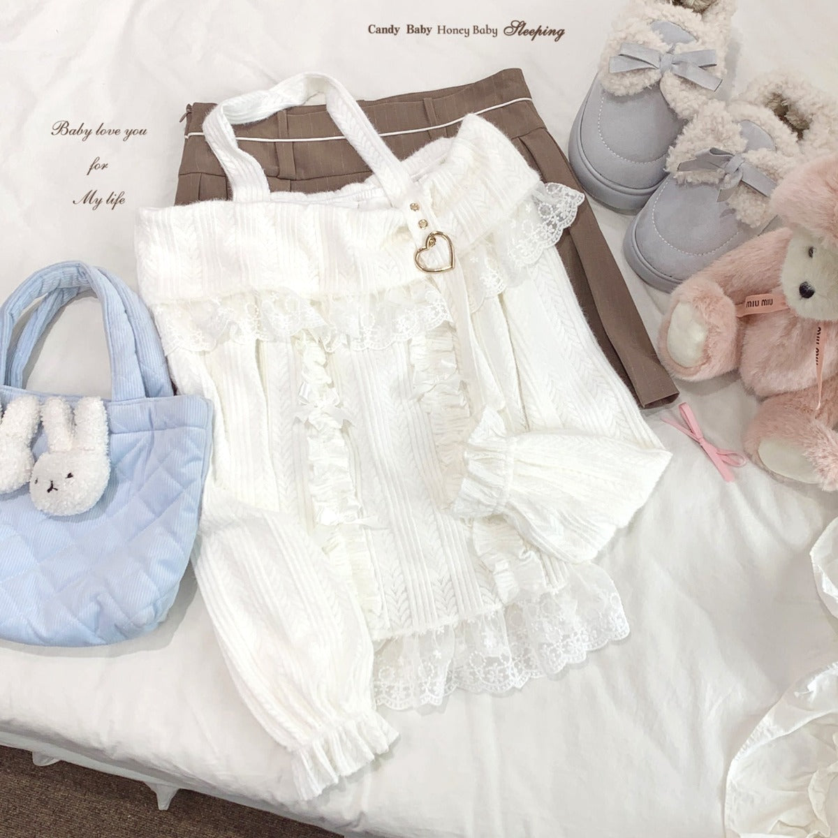 Love Button Halterneck Lace Long-sleeved Top