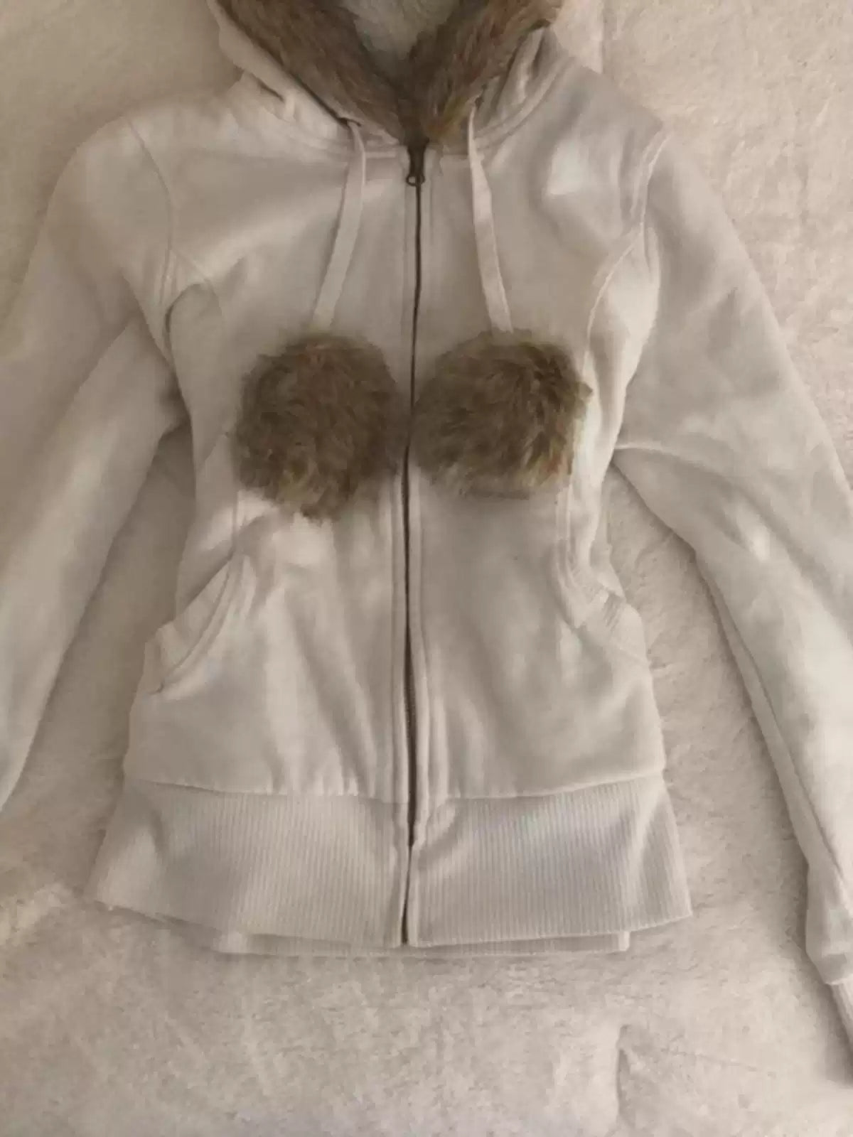 White fur collar hooded sweatshirt jacket