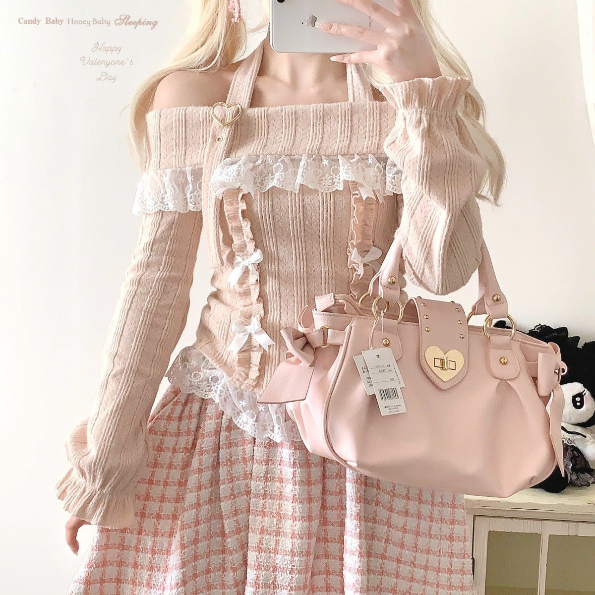 Love Button Halterneck Lace Long-sleeved Top