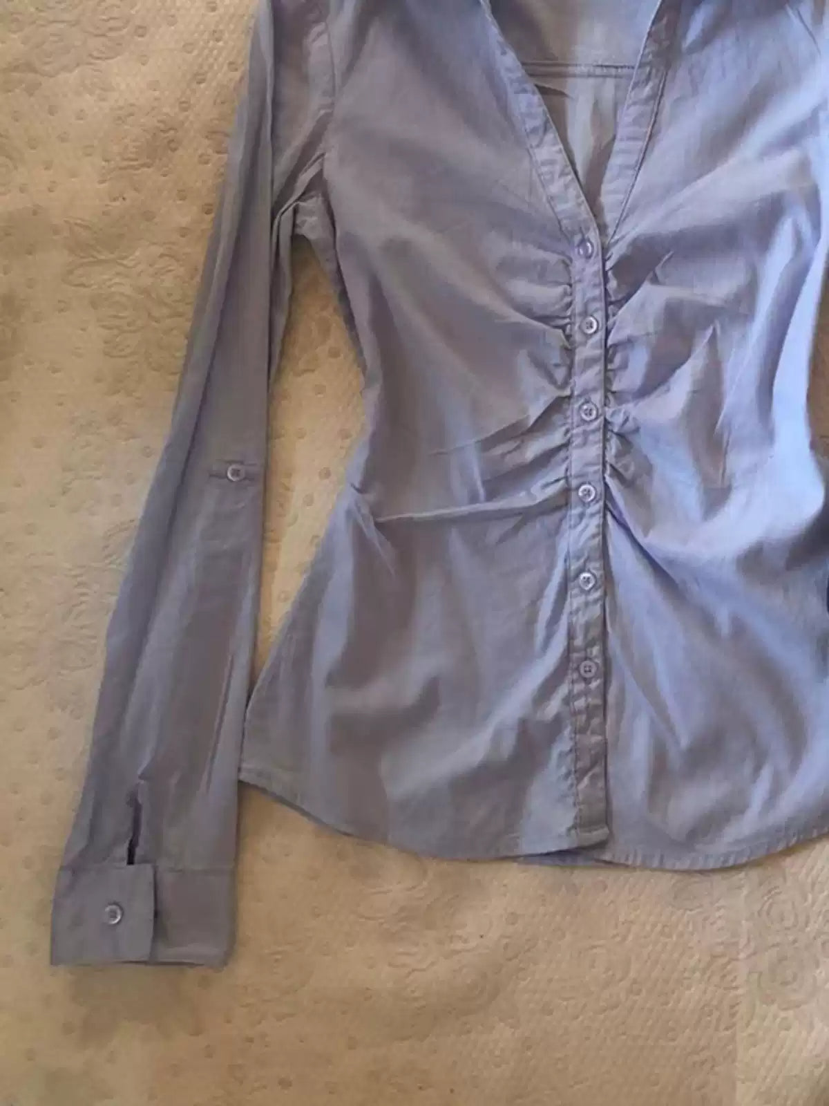 retro blue V-neck long-sleeved shirt