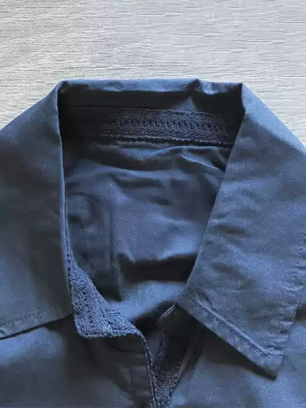 Dark blue V-neck short-sleeved shirt