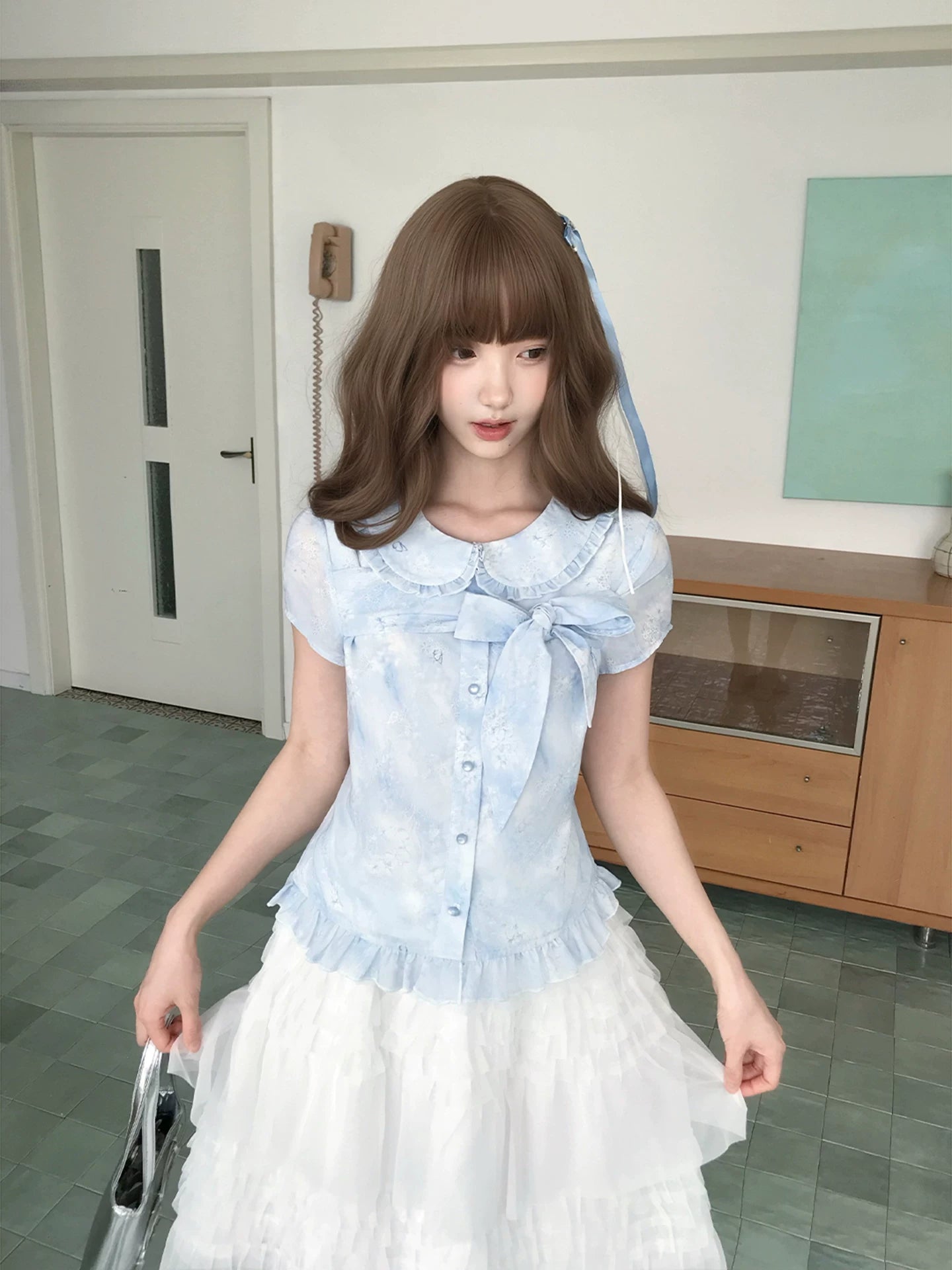 LaLa Sauce Tīnglàn Blue-and-White Ombre Ditsy Floral Doll Collar Top with Large Bow, Lace Trim, Cinched Waist Short-Sleeve Shirt