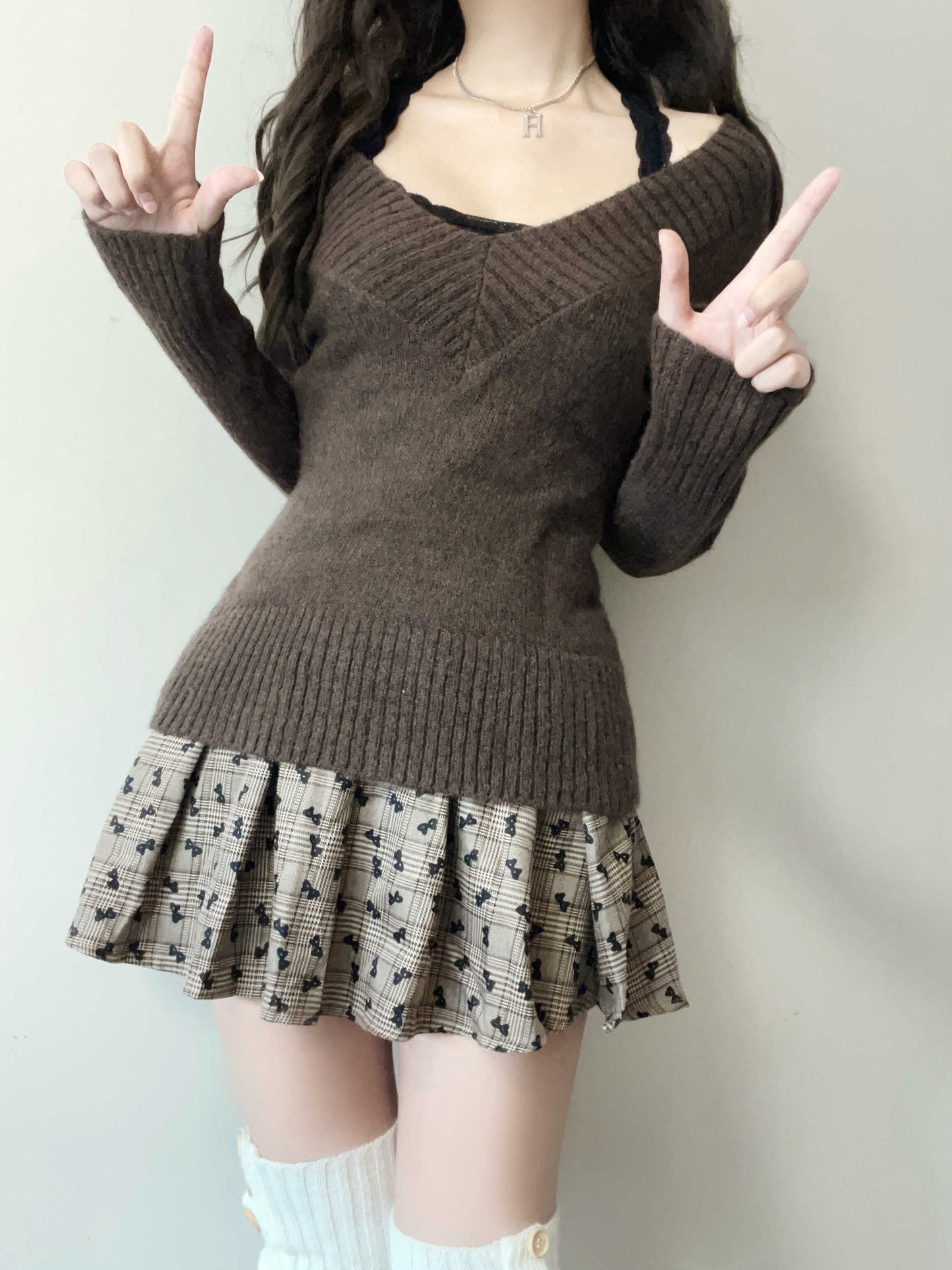 Vintage V-neck lace off-shoulder sweater