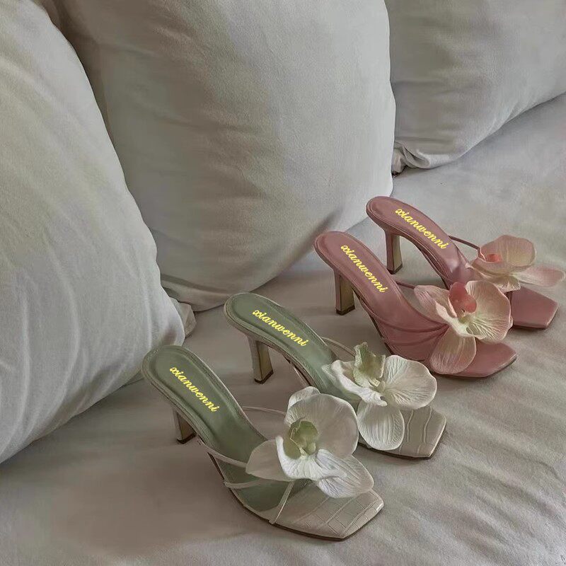 Flower-Decorated Toe Loop High Heel Sandals