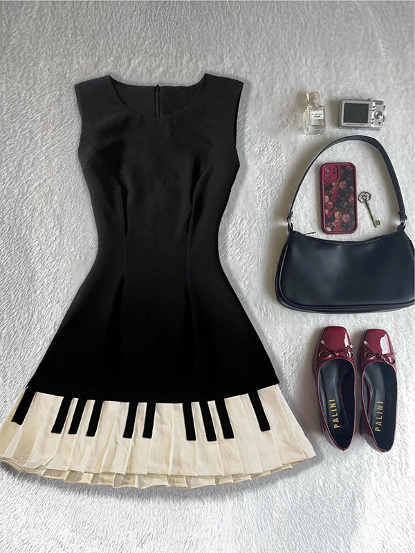 sleeveless piano pleated dress