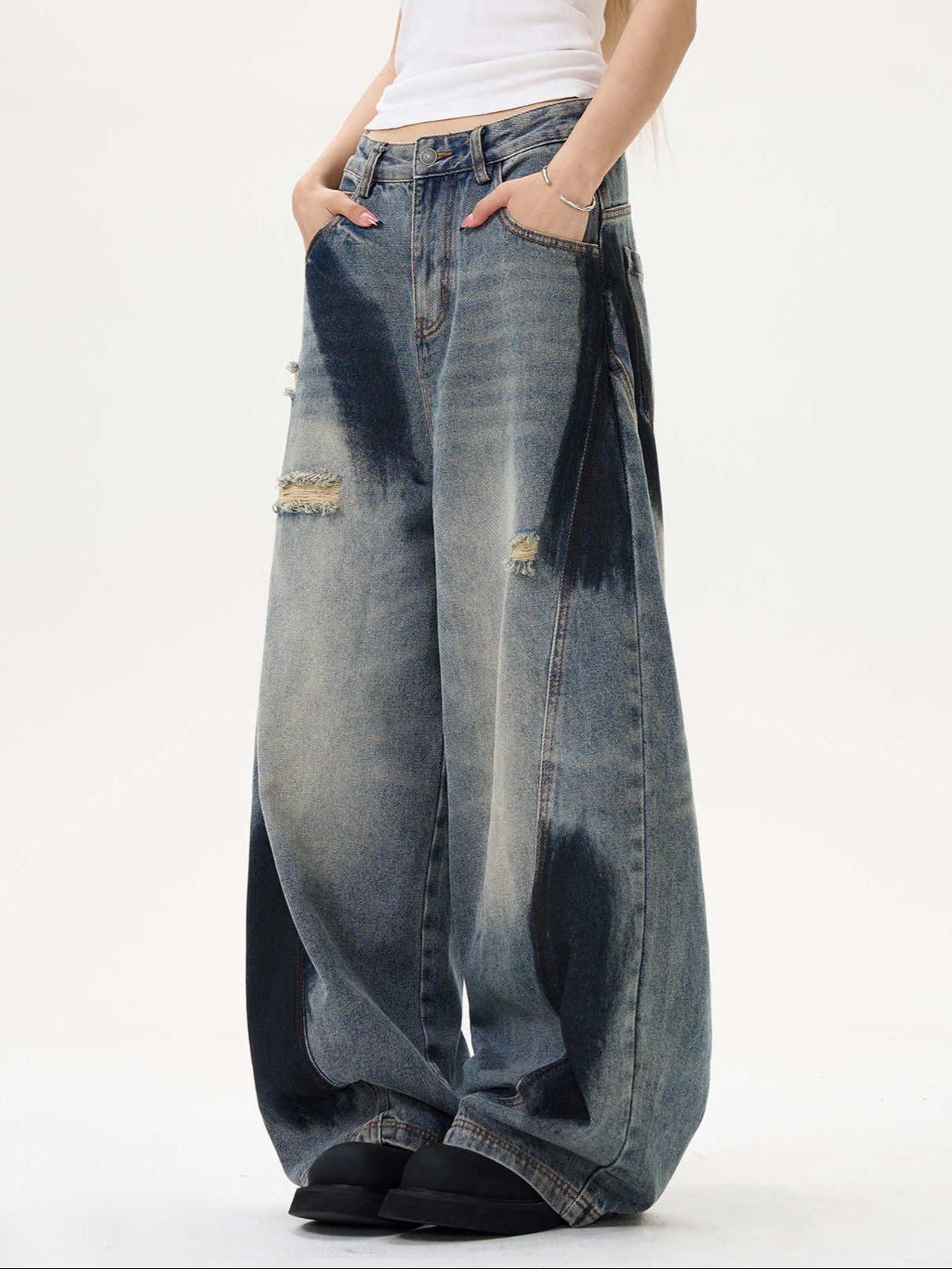 Scimitar Spray-painted Distressed Baggy Jeans