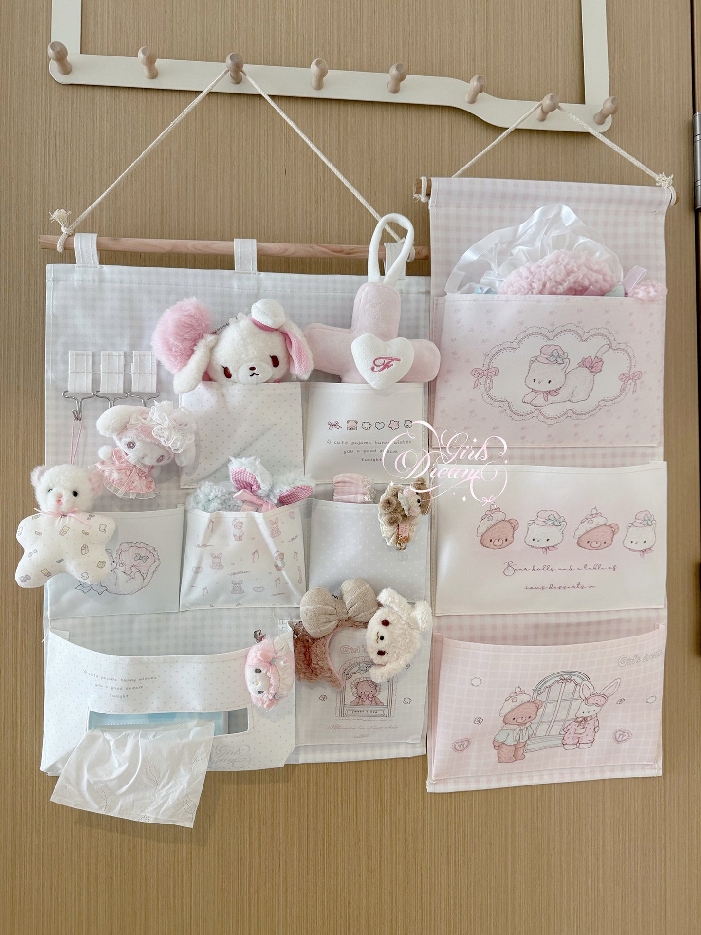 Girl's Dream bunny and bear wall-mounted storage bag