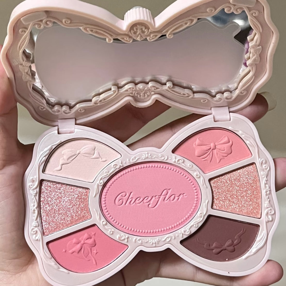 Bow eye shadow palette