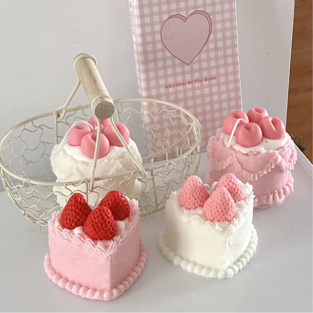 Decorated cake scented candle