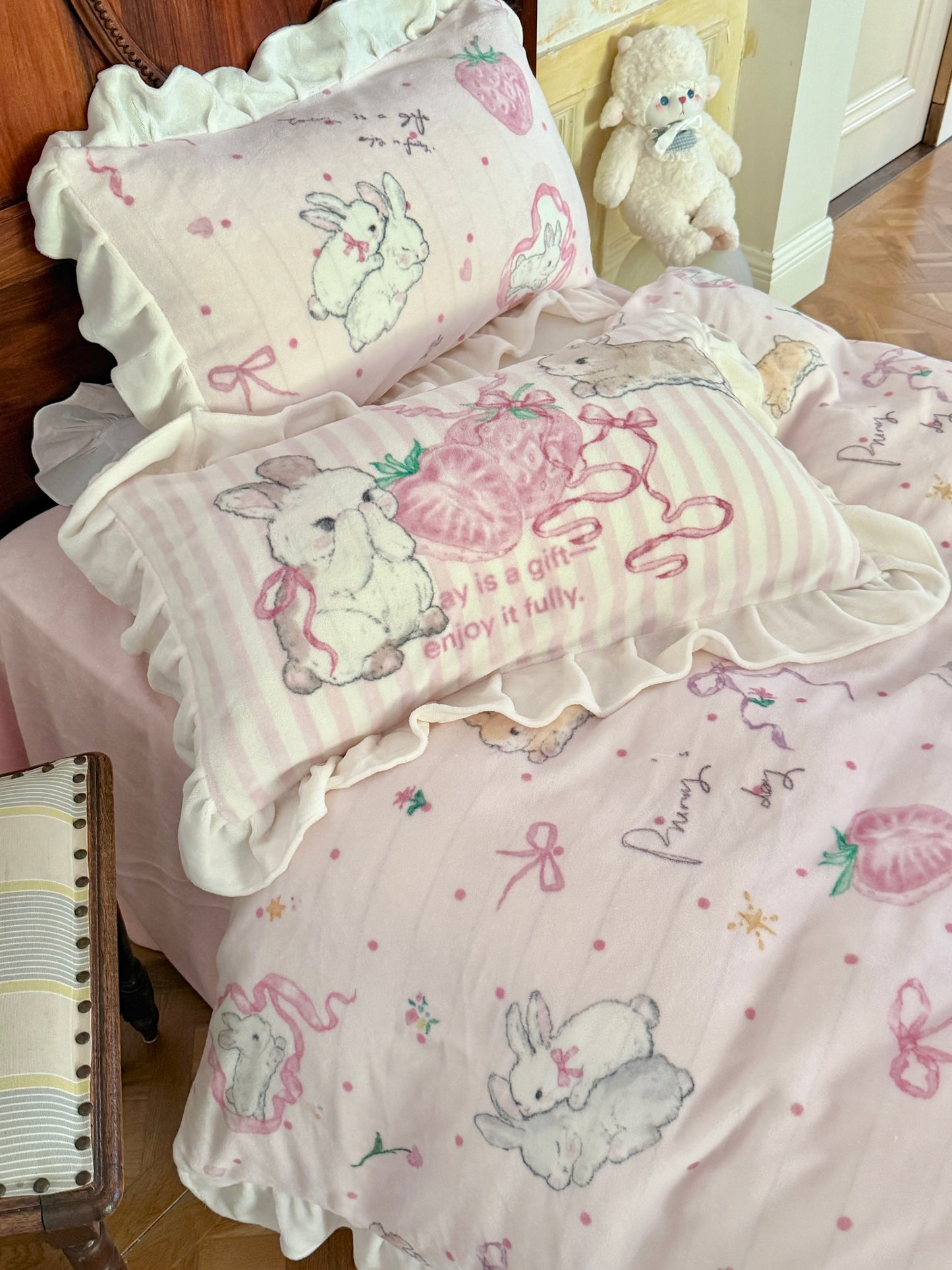 Strawberry milk bedding set four pieces