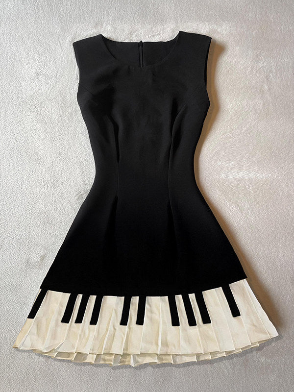 sleeveless piano pleated dress