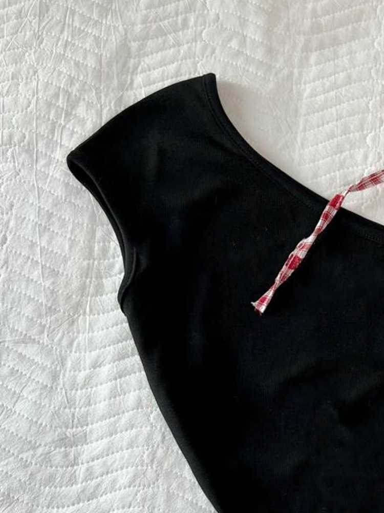 Fake Two-piece Sloping Shoulder Black Top
