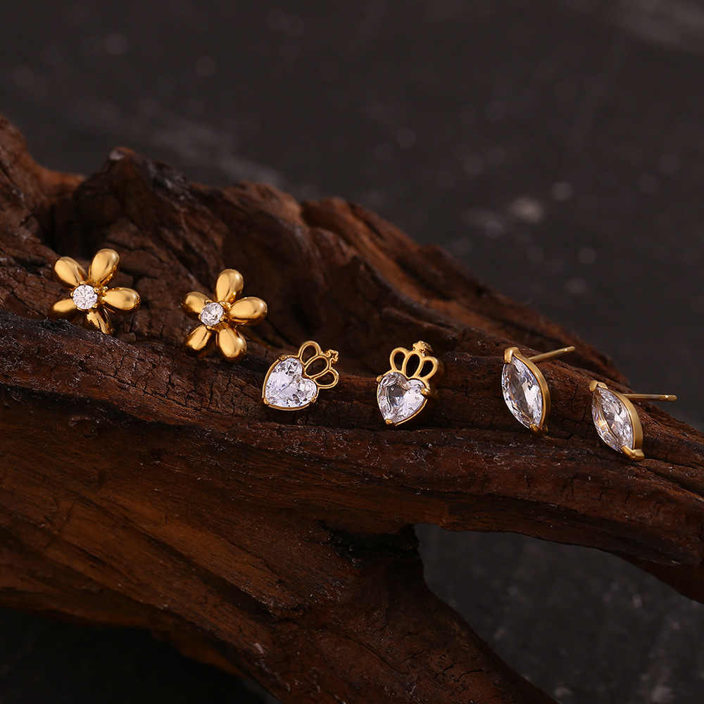 18K Gold Flower Earrings