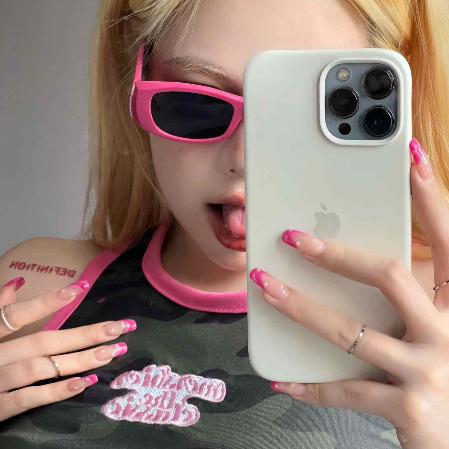 Art Barbie Happy Nails