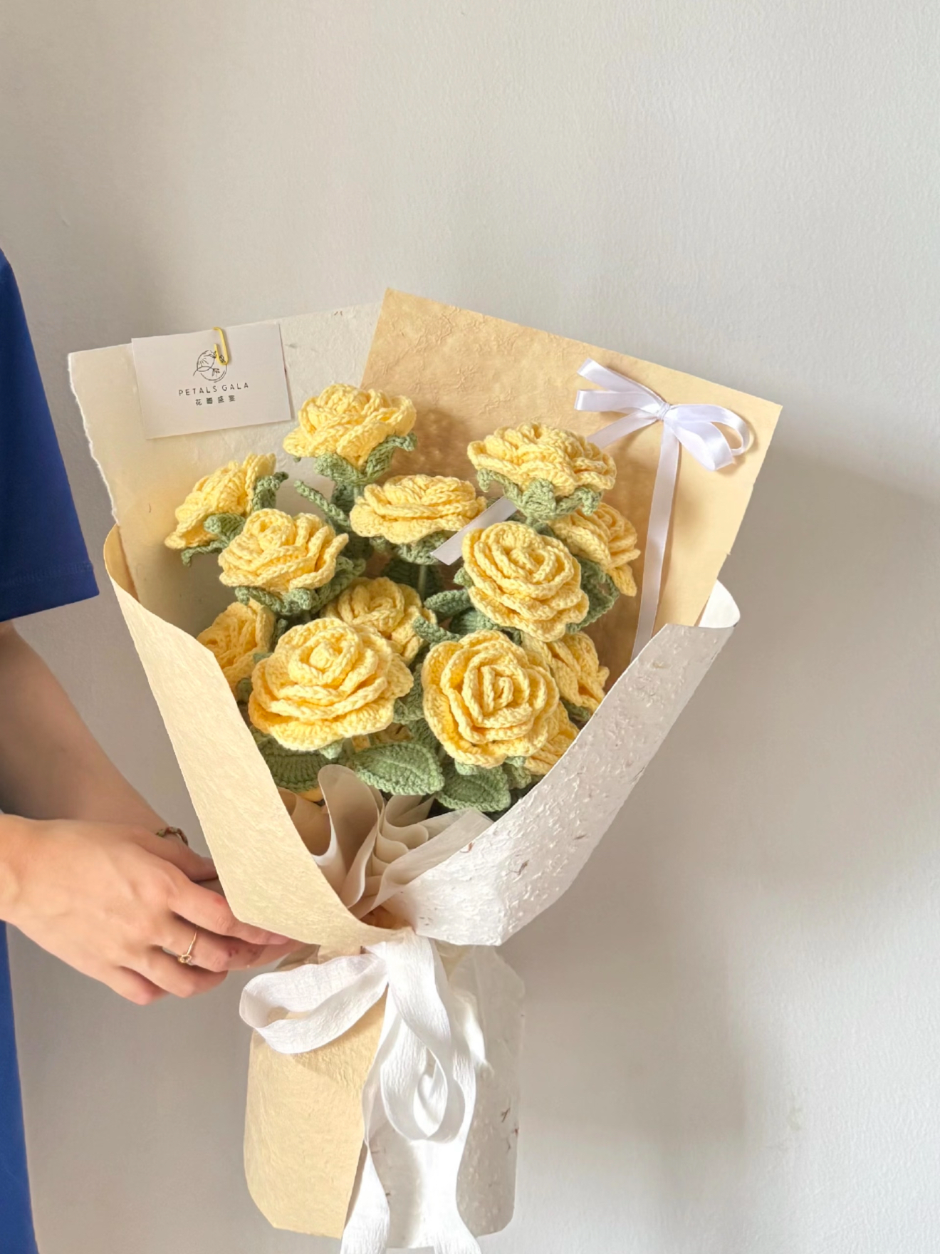 Handmade knitted wool rose bouquet