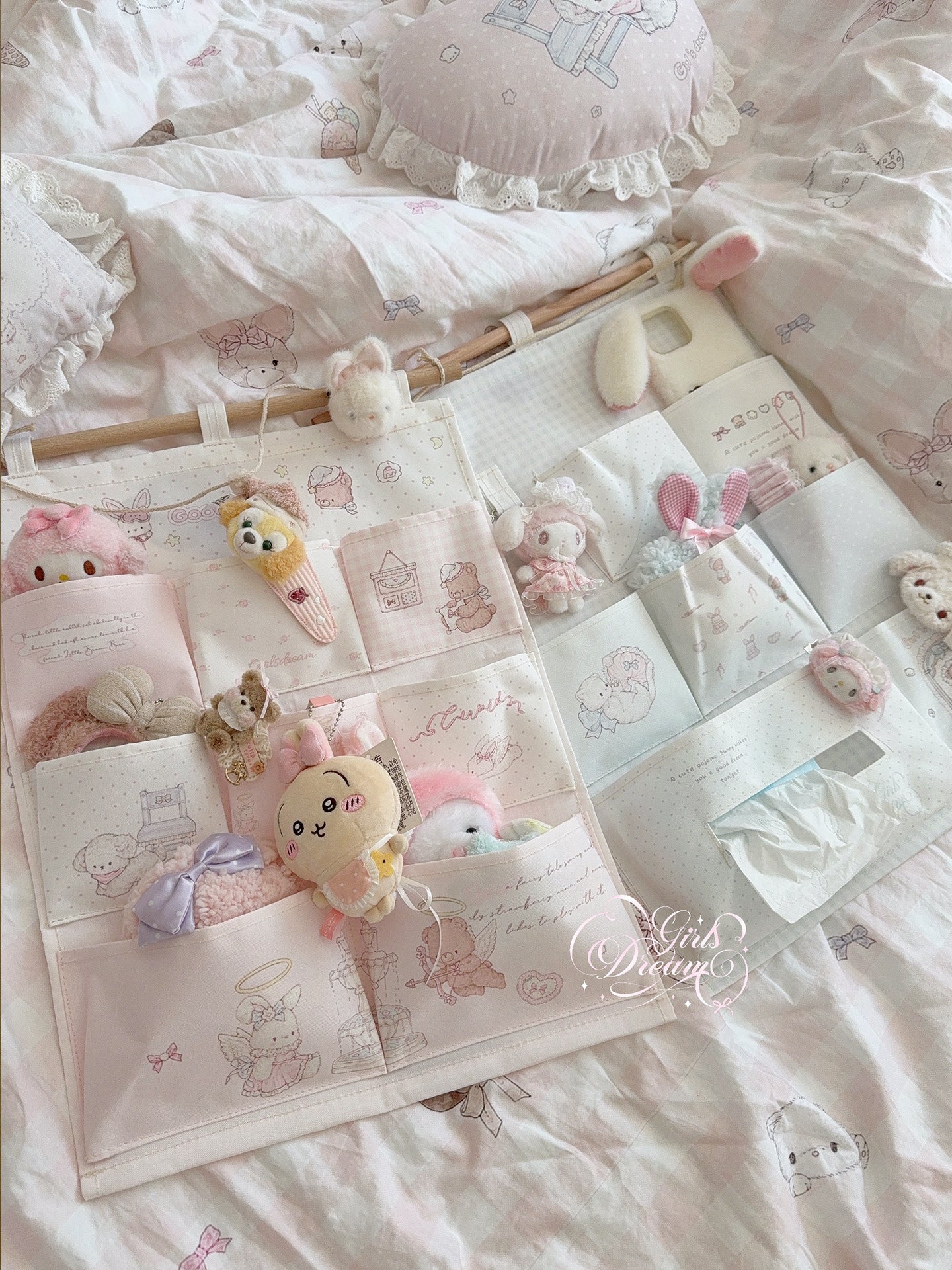 Girl's Dream bunny and bear wall-mounted storage bag