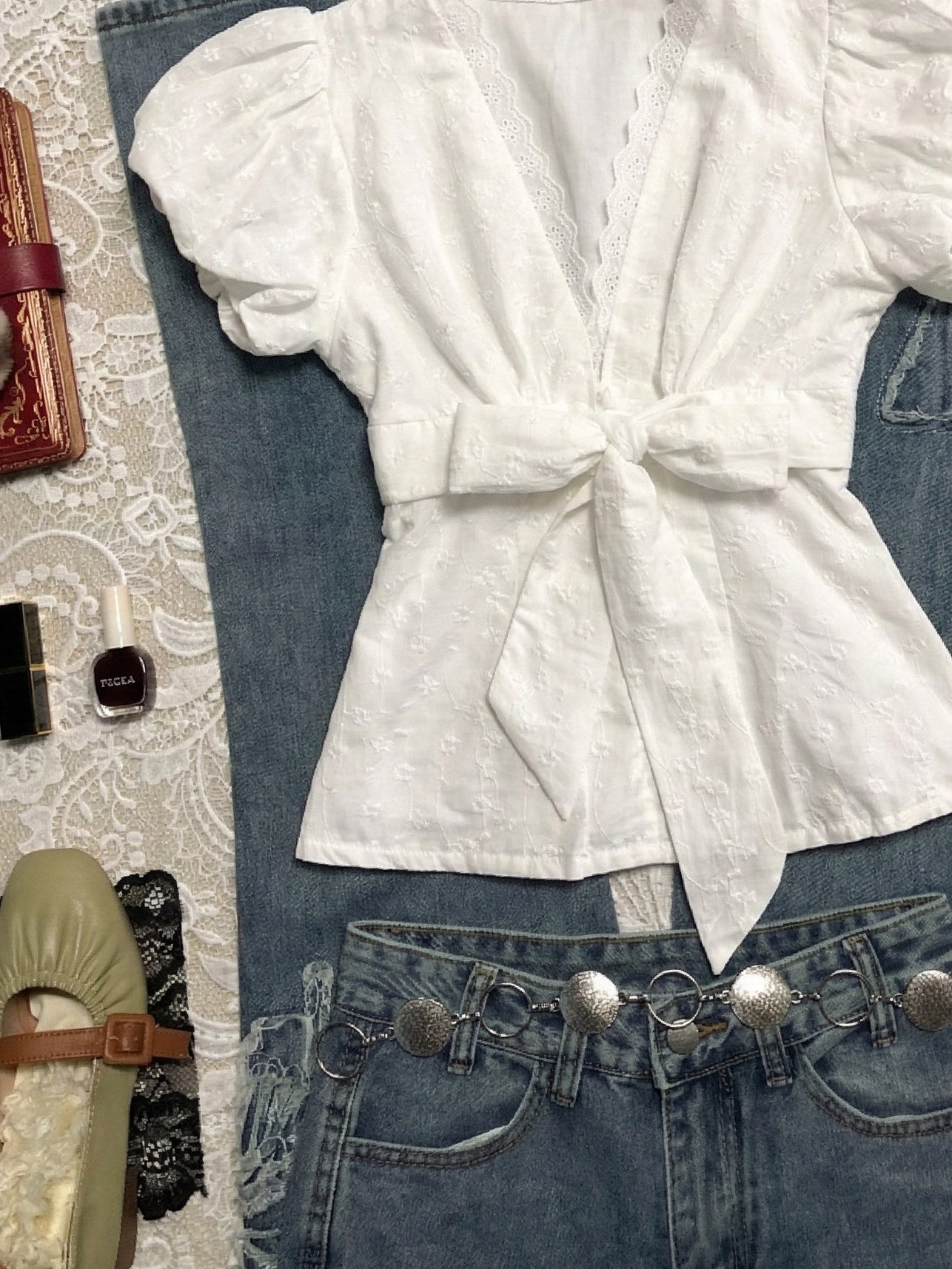 bow white v-neck shirt