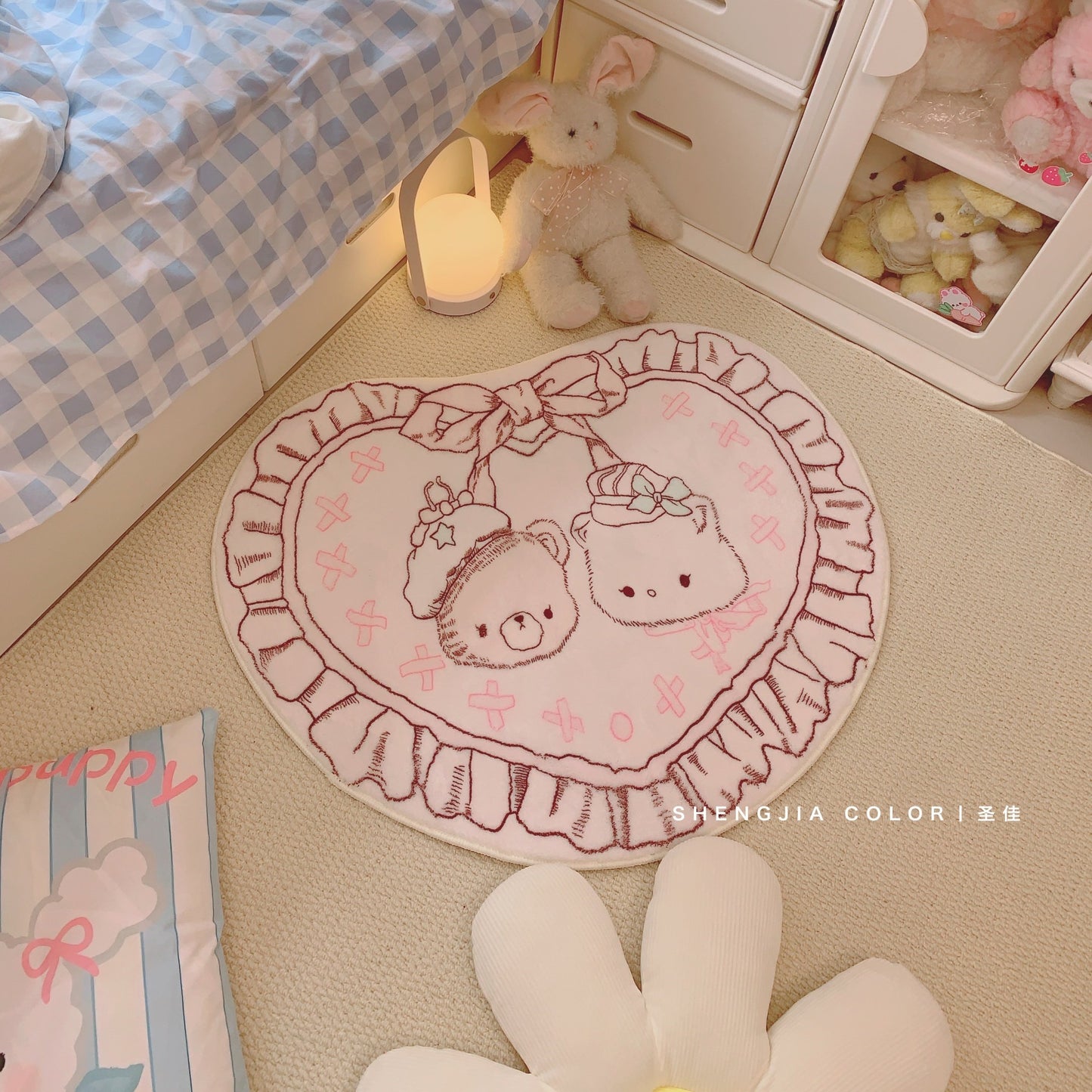 Pink cartoon cute heart-shaped bedside blanket