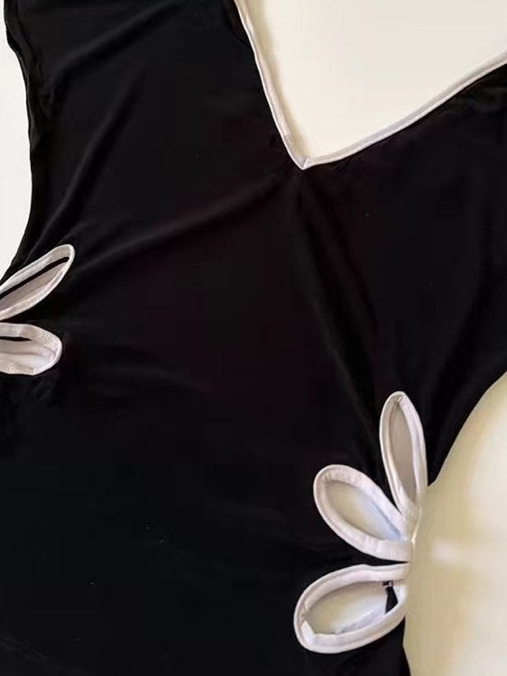 V-neck Cropped cutout top