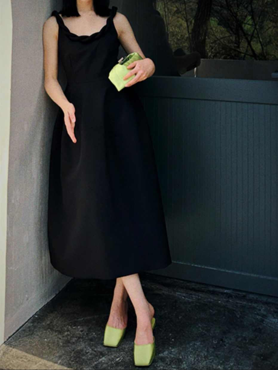 Backless Chic Black Dress