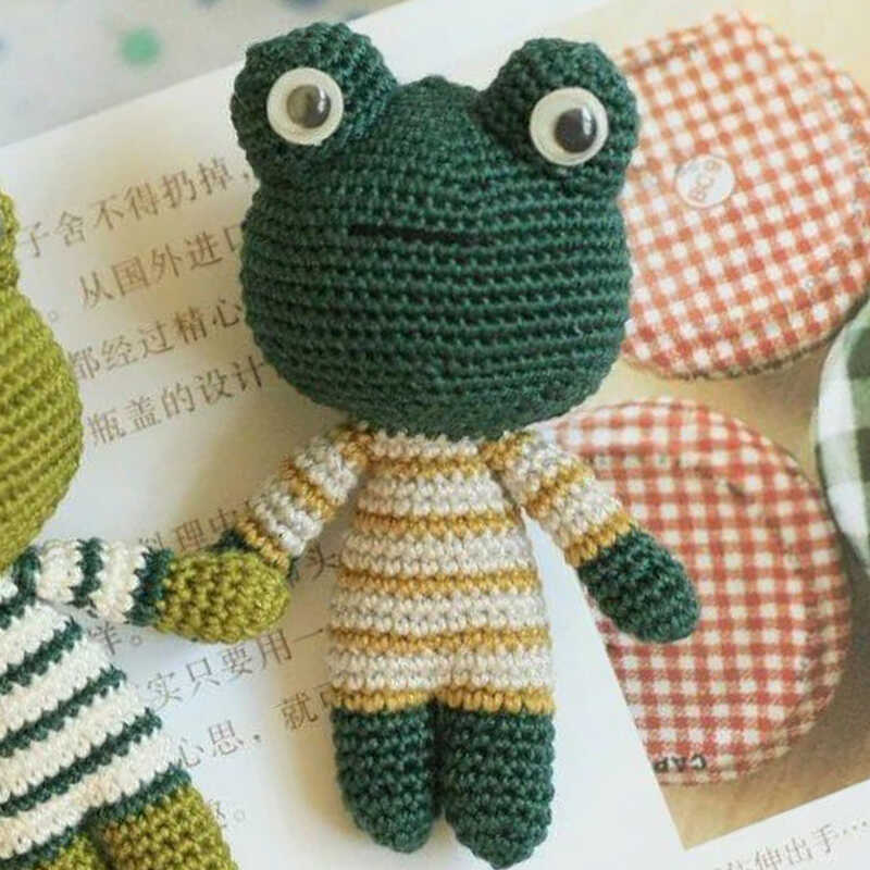 DIY wool Cute frog bag keychain
