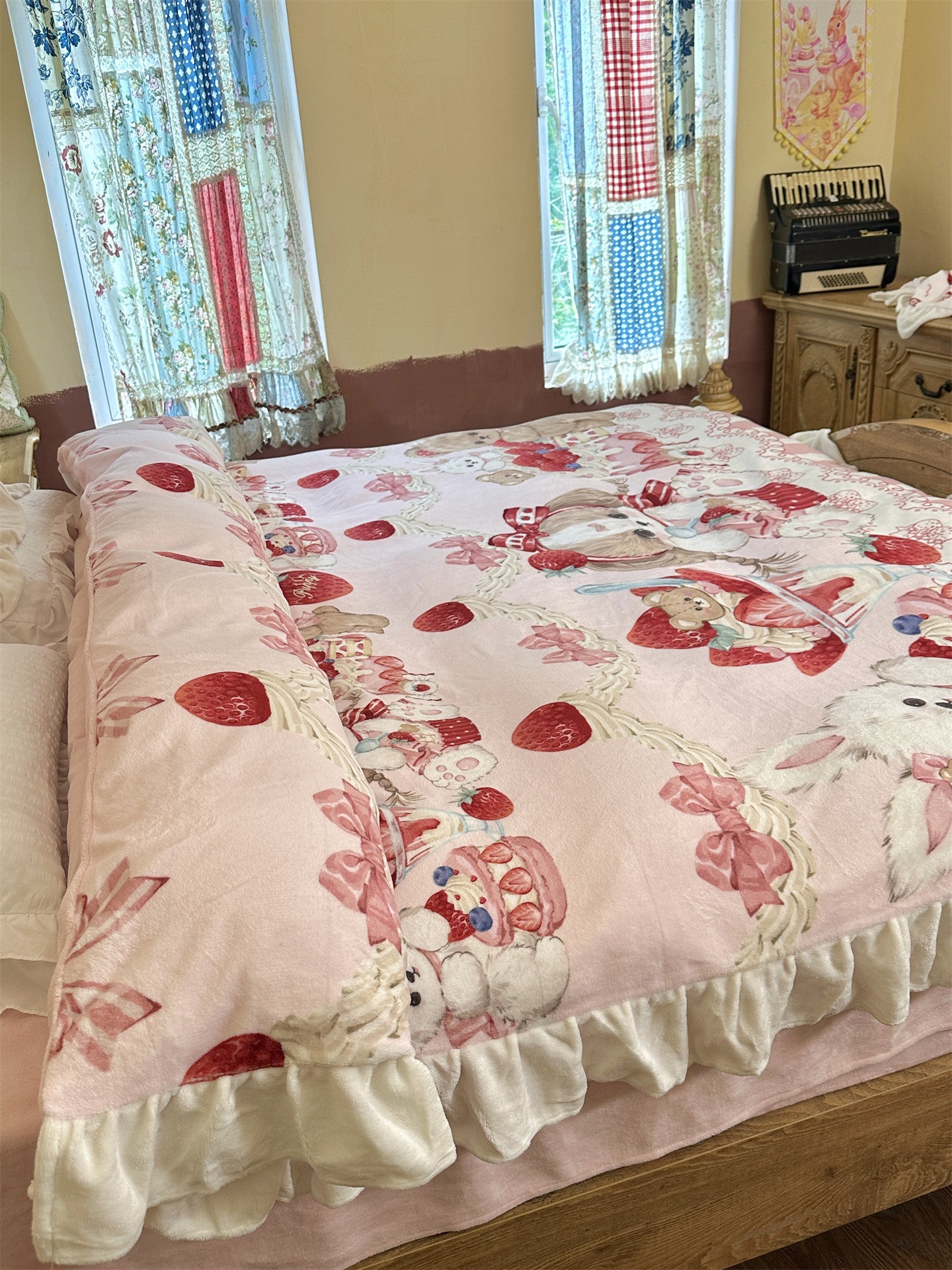Milk Lace Lolita Strawberry Four Piece Bedding Set