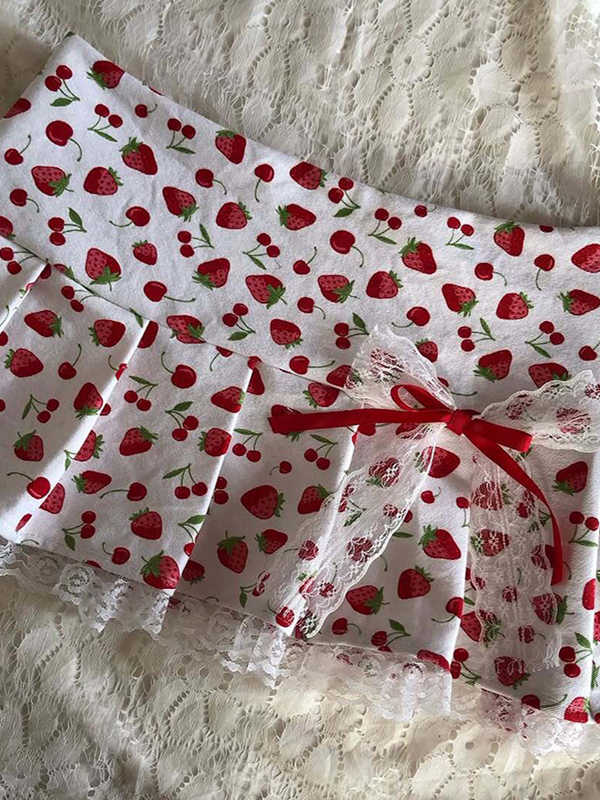 Strawberry Lace Pleated Skirt