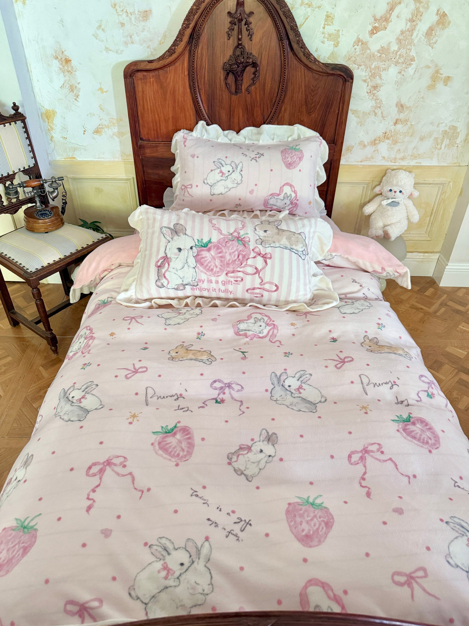 Strawberry milk bedding set four pieces