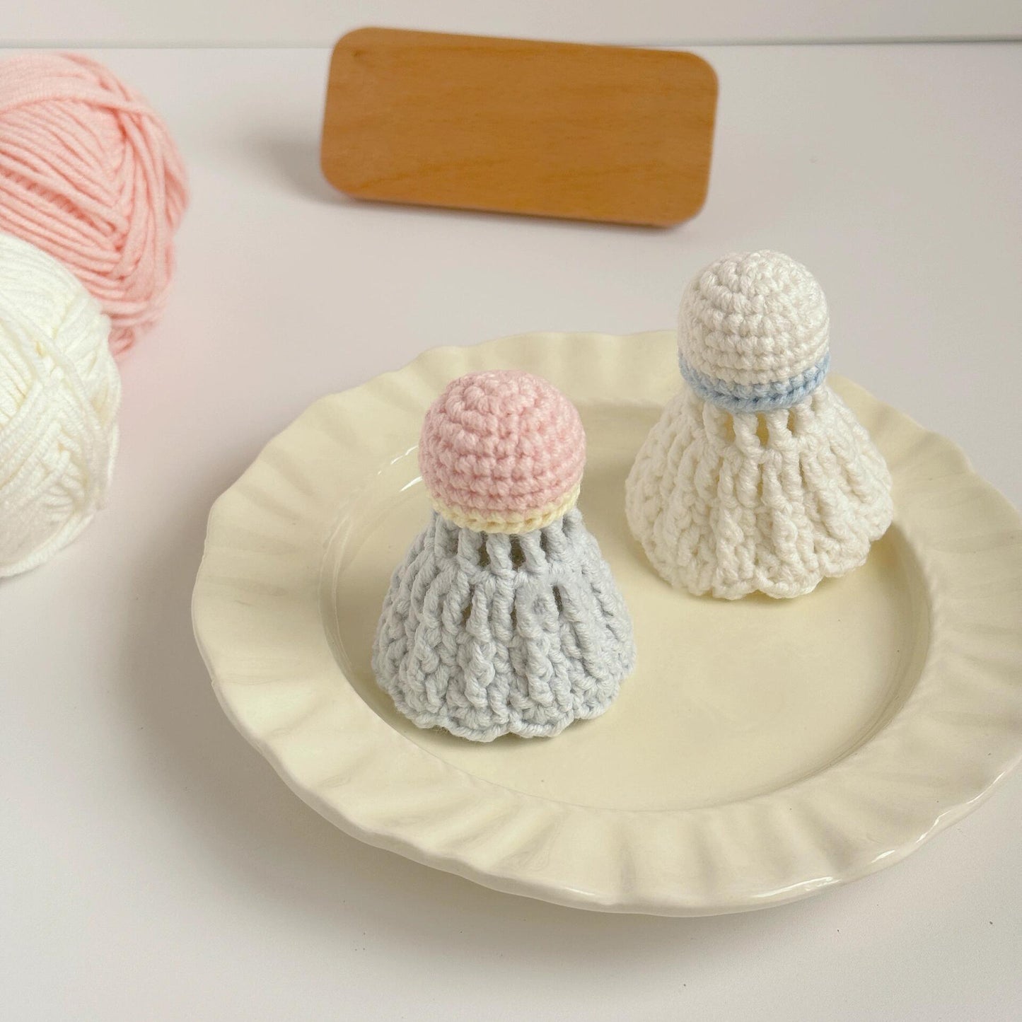 DIY hand-woven badminton pendant