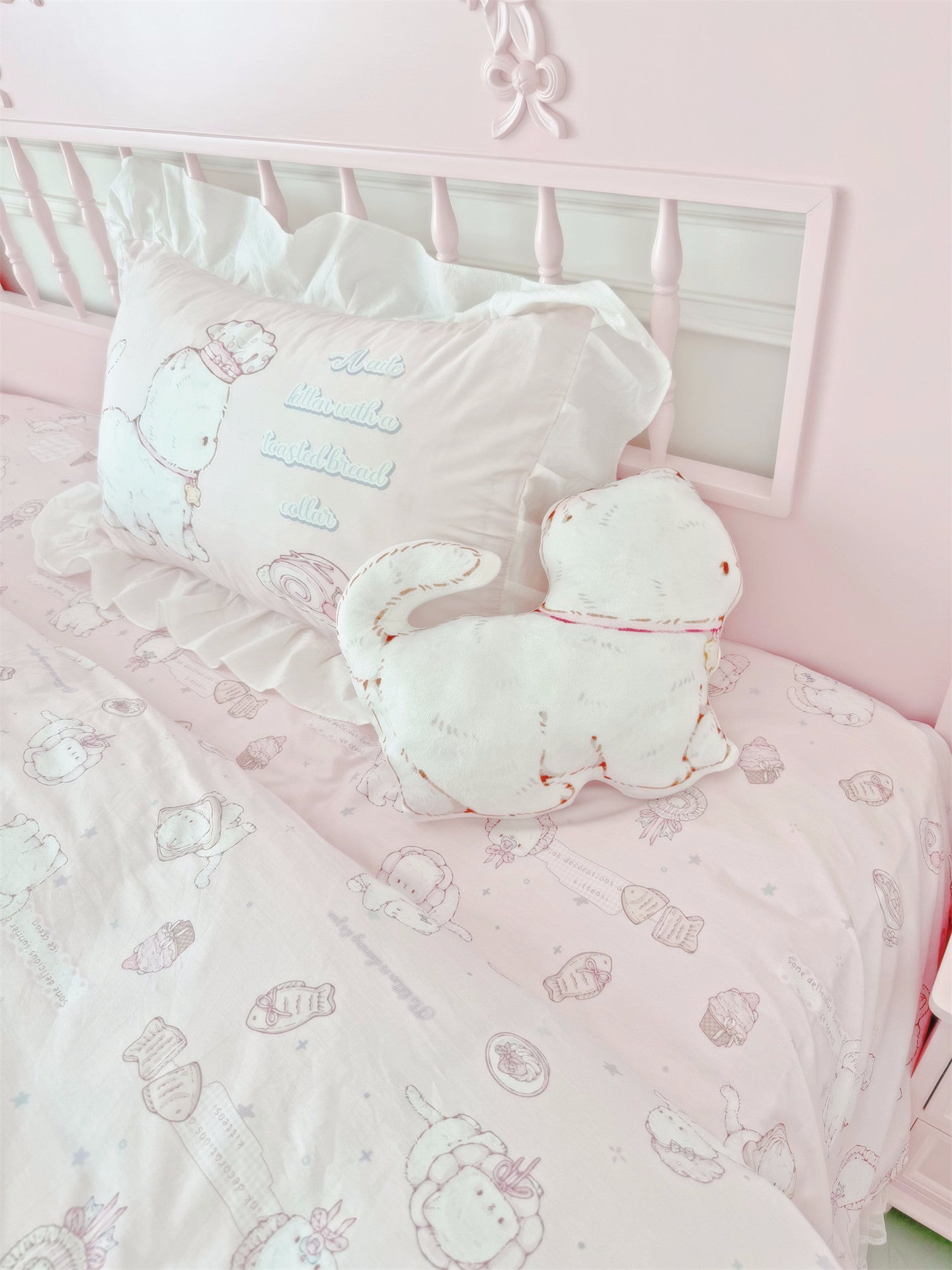 Cute cat girl's quilt cover four-piece set