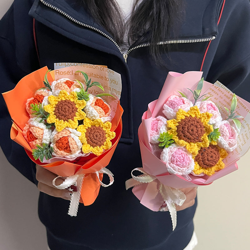 Mini woolen knitted rose bouquet