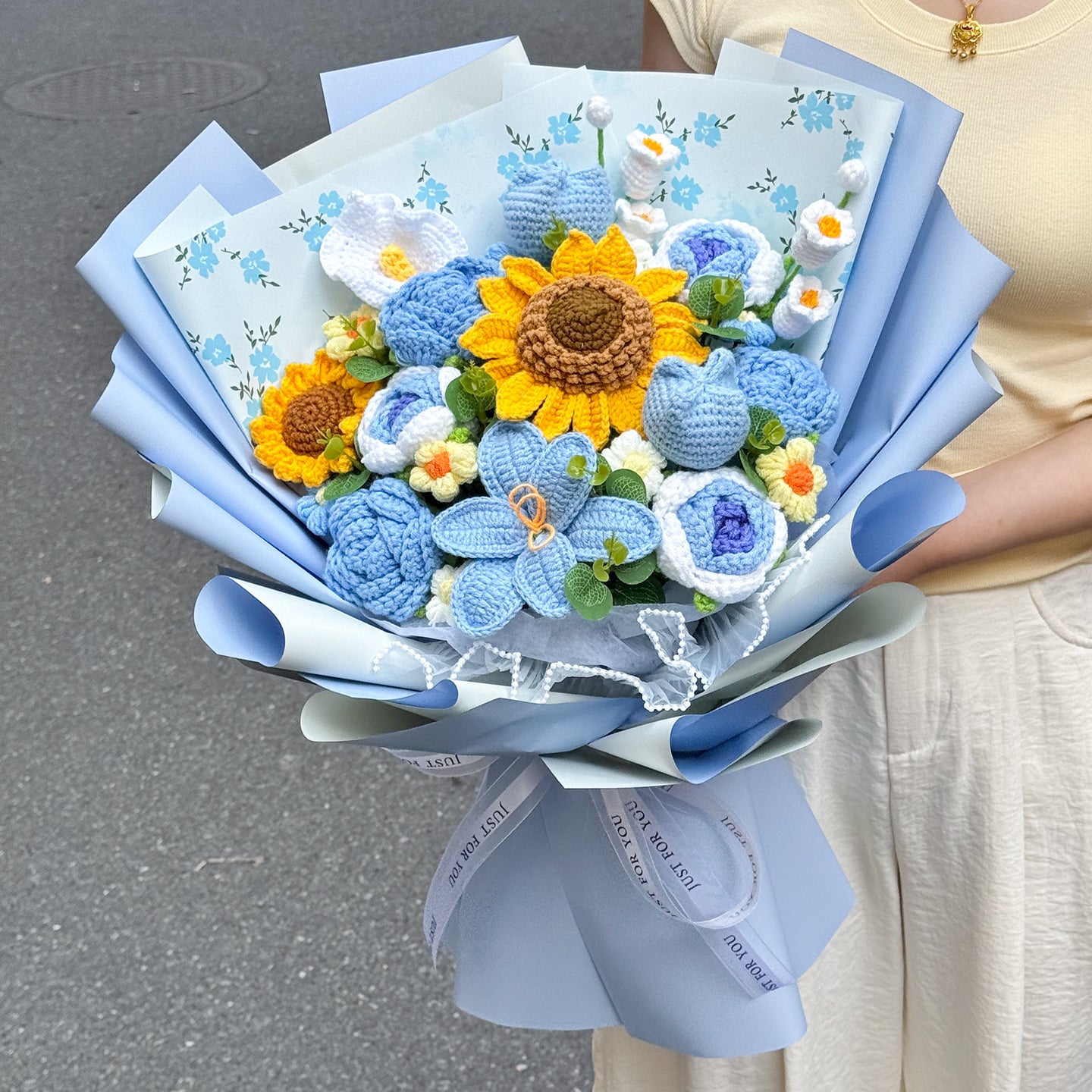 handmade sunflowers knitted bouquet