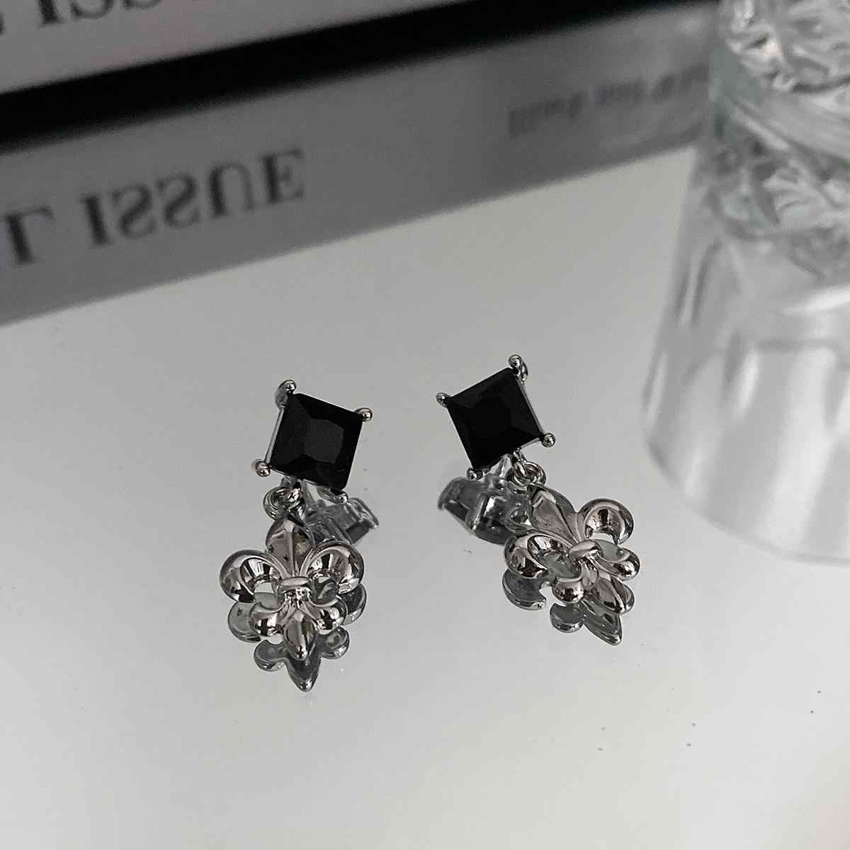 Punk Aesthetic Square Anchor Earrings