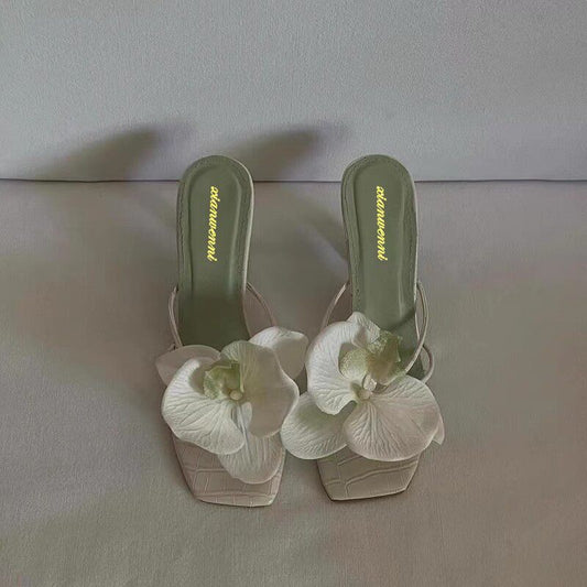 Flower-Decorated Toe Loop High Heel Sandals
