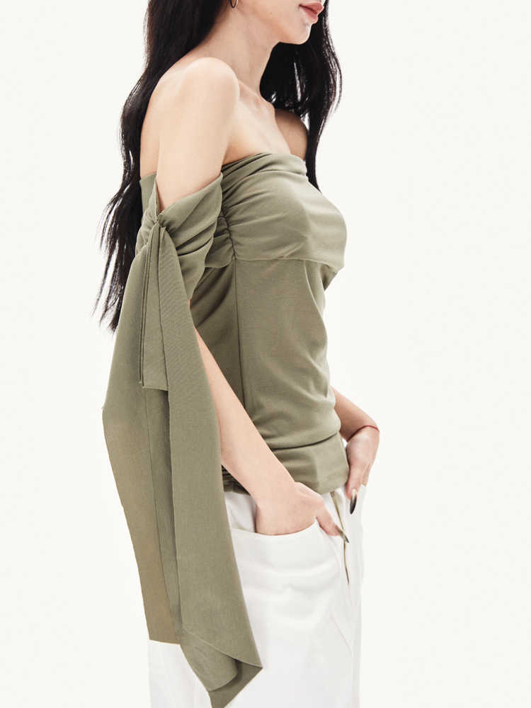 Oblique Shoulder Ribbon Top